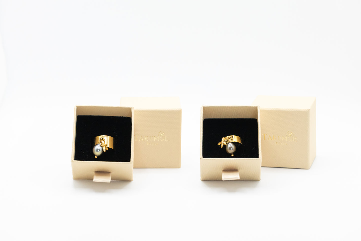 Bague Mamatai en coquillage polynésien et acier inoxydable dans son écrin - création Takumoe Bijoux